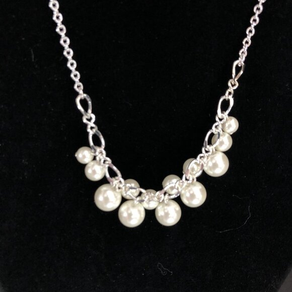Kim Rogers White Pearl Front Silver Tone Necklace With 2 Strand Pearl Bracelet - Picture 4 of 11